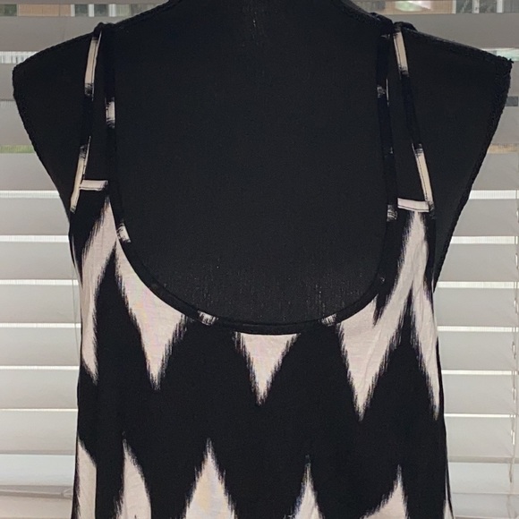 Black & White Chevron Criss Cross Tank Top - Picture 3 of 11